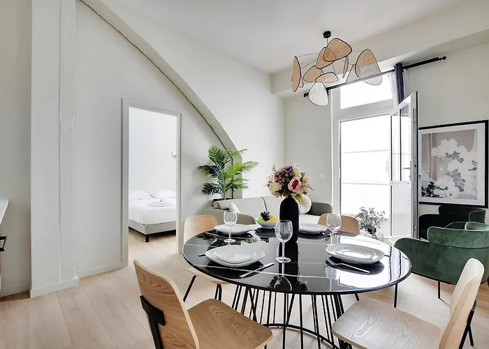 Magnificent Apartment - 2Br-6P - Eiffel Tower